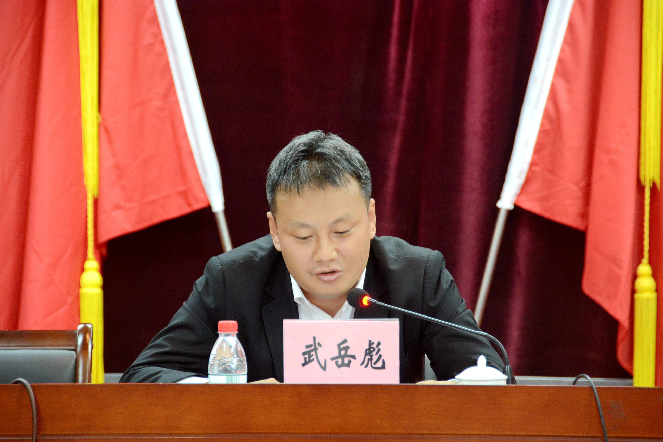 武岳彪上專題黨課2_副本.jpg