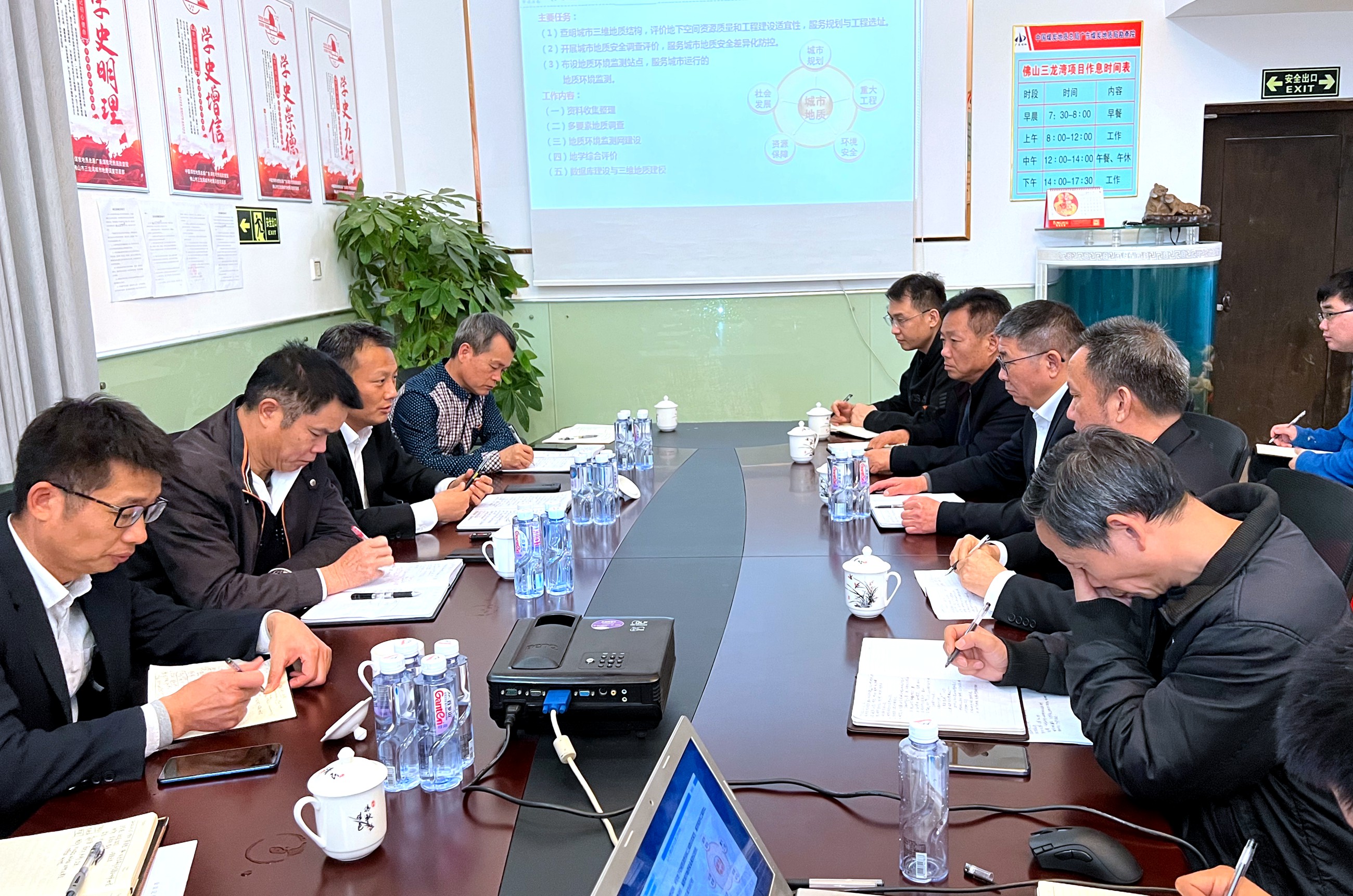 武岳彪在佛山三龍灣城市地調(diào)項(xiàng)目督導(dǎo)檢查.JPG