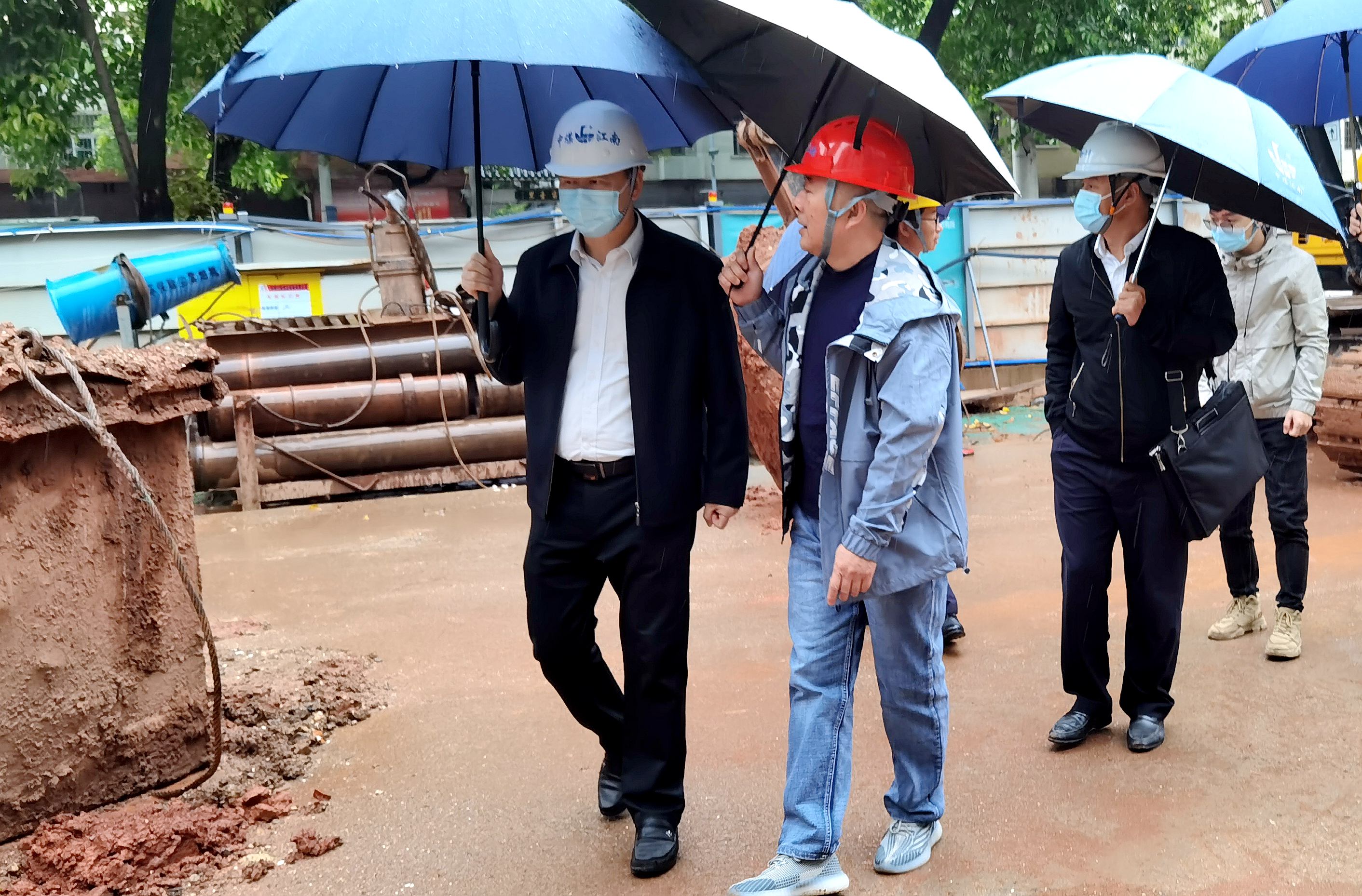 2.廖瑞奇帶隊(duì)到廣州解放中新建商業(yè)、住宅樓項(xiàng)目檢查.jpg