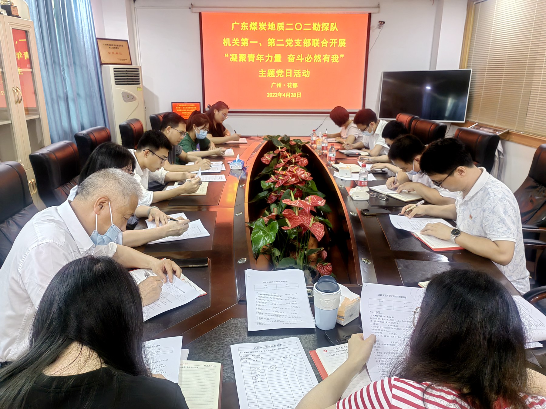 二〇二隊(duì)機(jī)關(guān)第一、第二黨支部聯(lián)合開展主題黨日活動(dòng)1.jpg