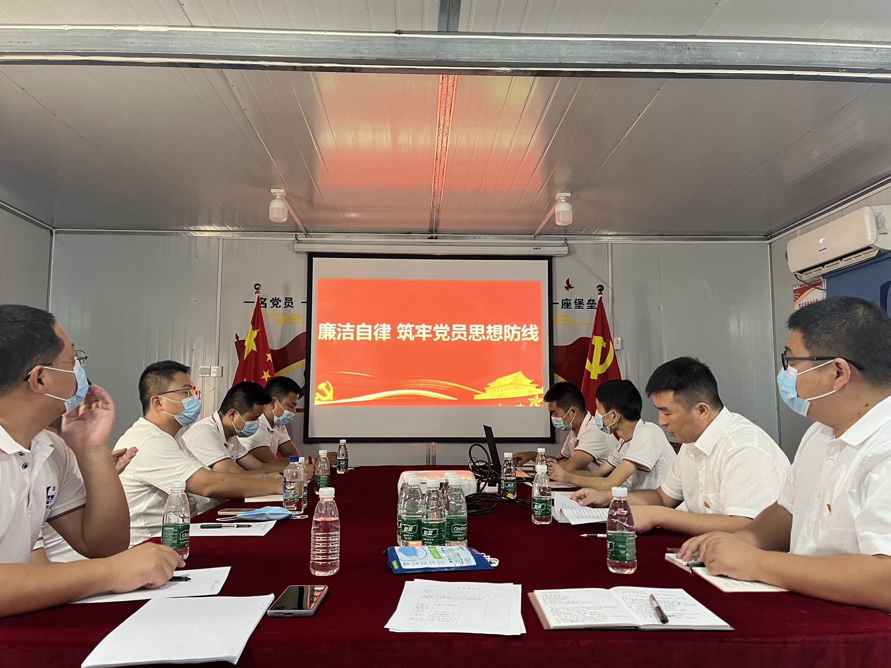 湖北分公司黨支部開展紀(jì)律教育月活動(dòng) 長沙越秀星匯城臨時(shí)黨支部1.jpg