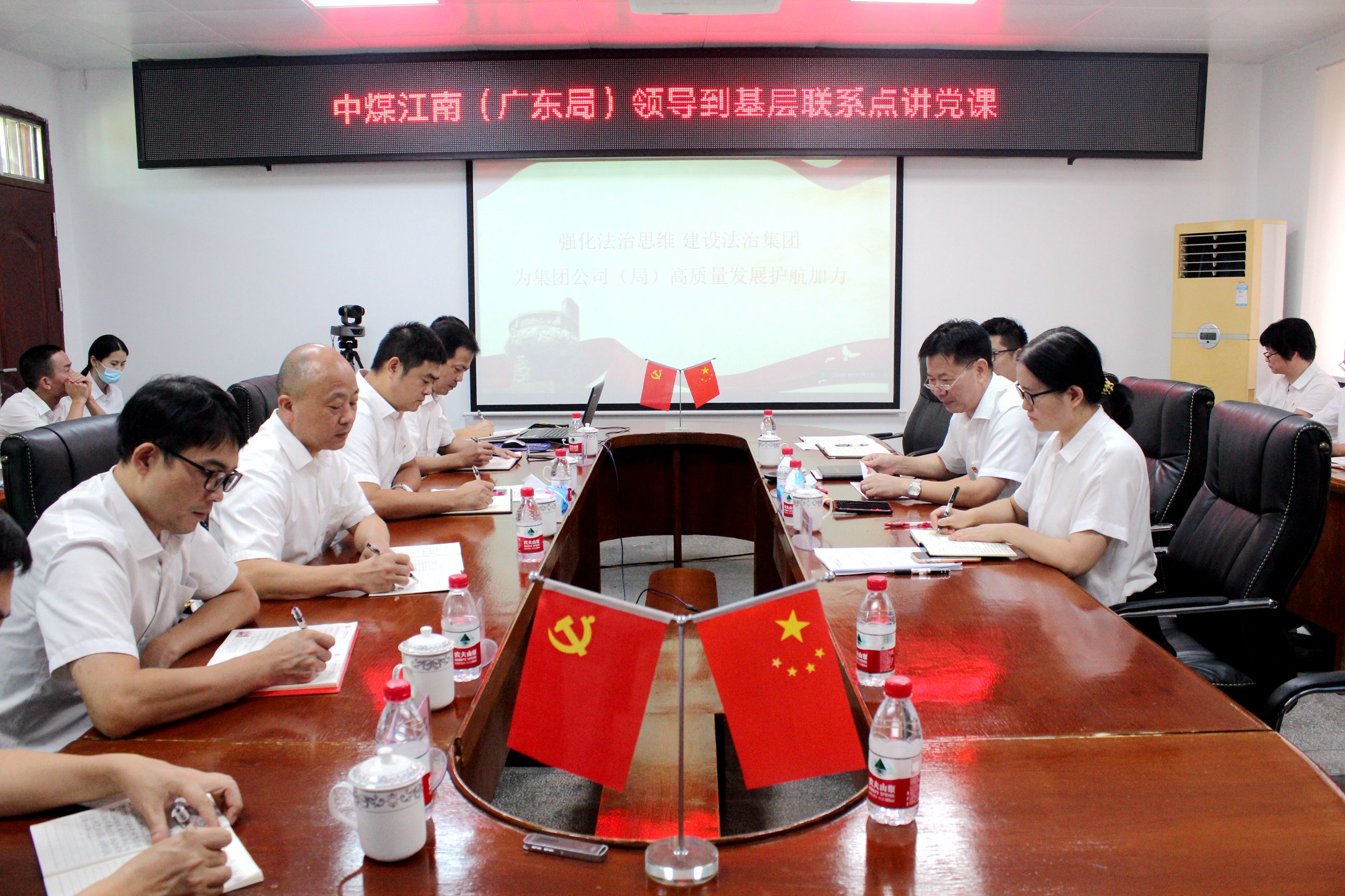 廖瑞奇到基層聯(lián)系單位二O一隊講黨課.JPG