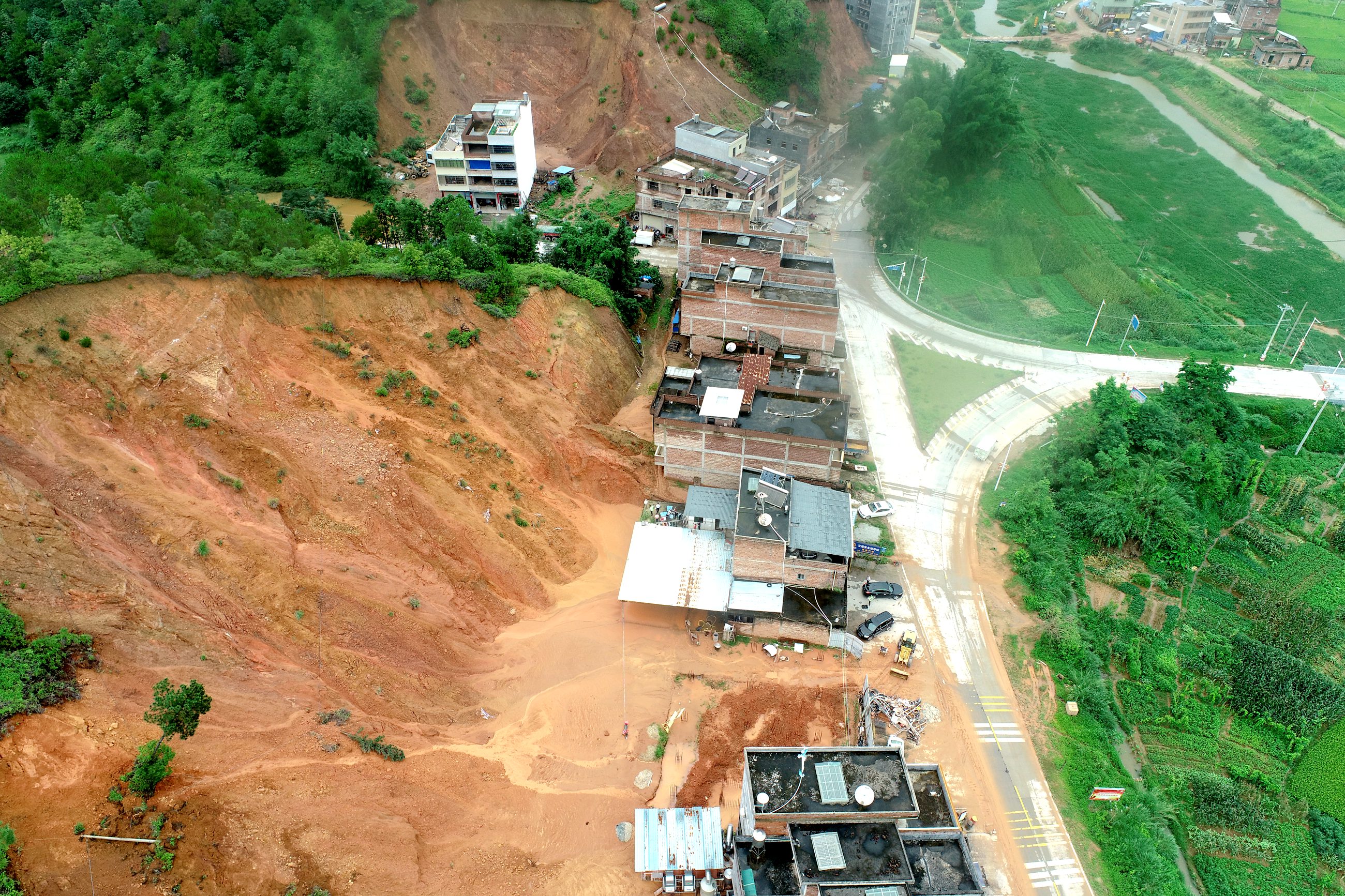 34-梅州市自然資源局梅縣分局與廣東煤炭地質一五二勘探隊構建地質災害防治技術支撐體系2.jpg
