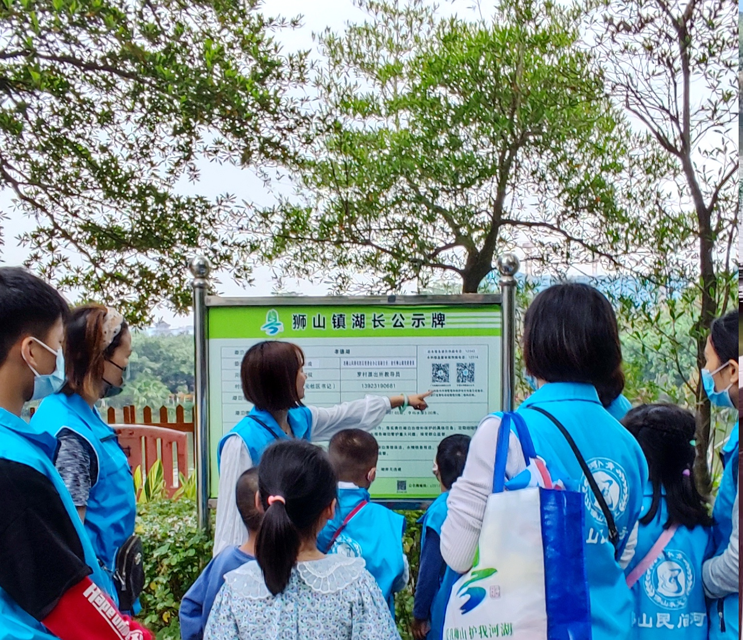 中煤江南志愿者服務(wù)隊(duì)開展世界水日2_副本.jpg
