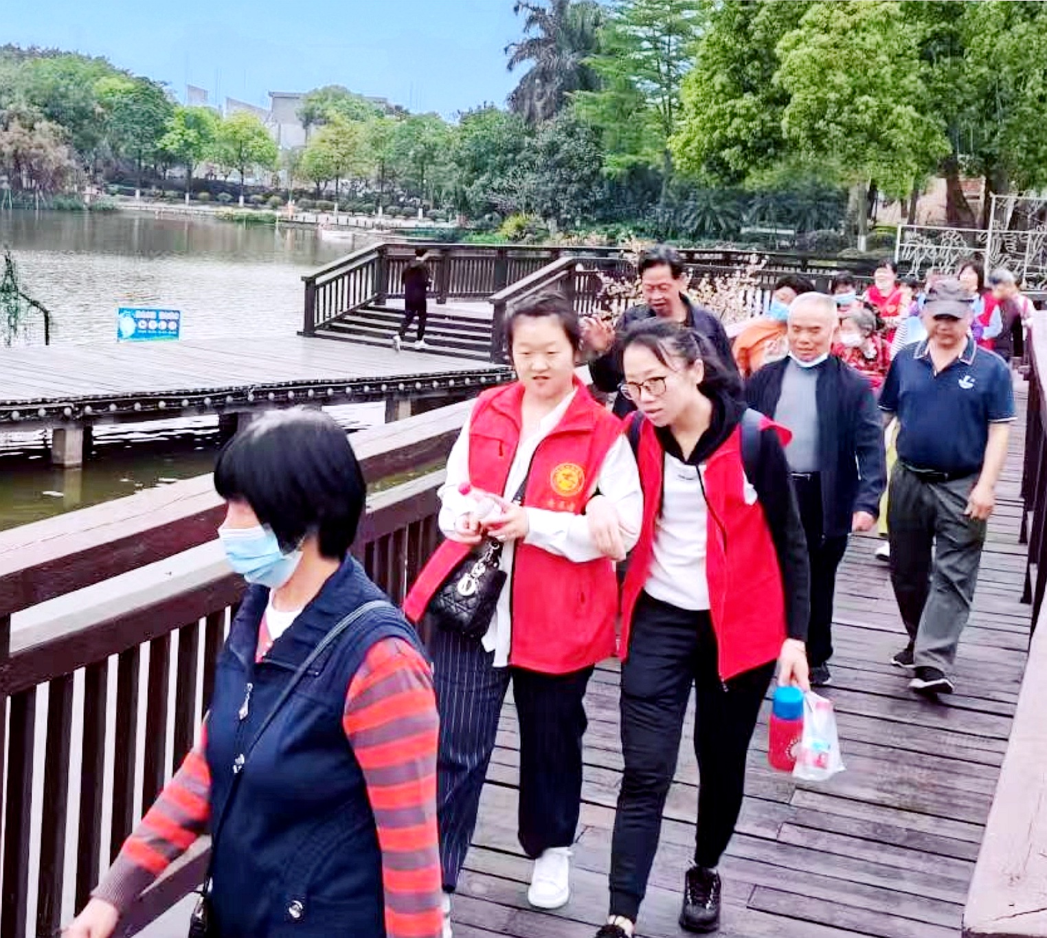 中煤江南志愿者服務(wù)隊(duì)開展世界水日2_副本_副本.jpg
