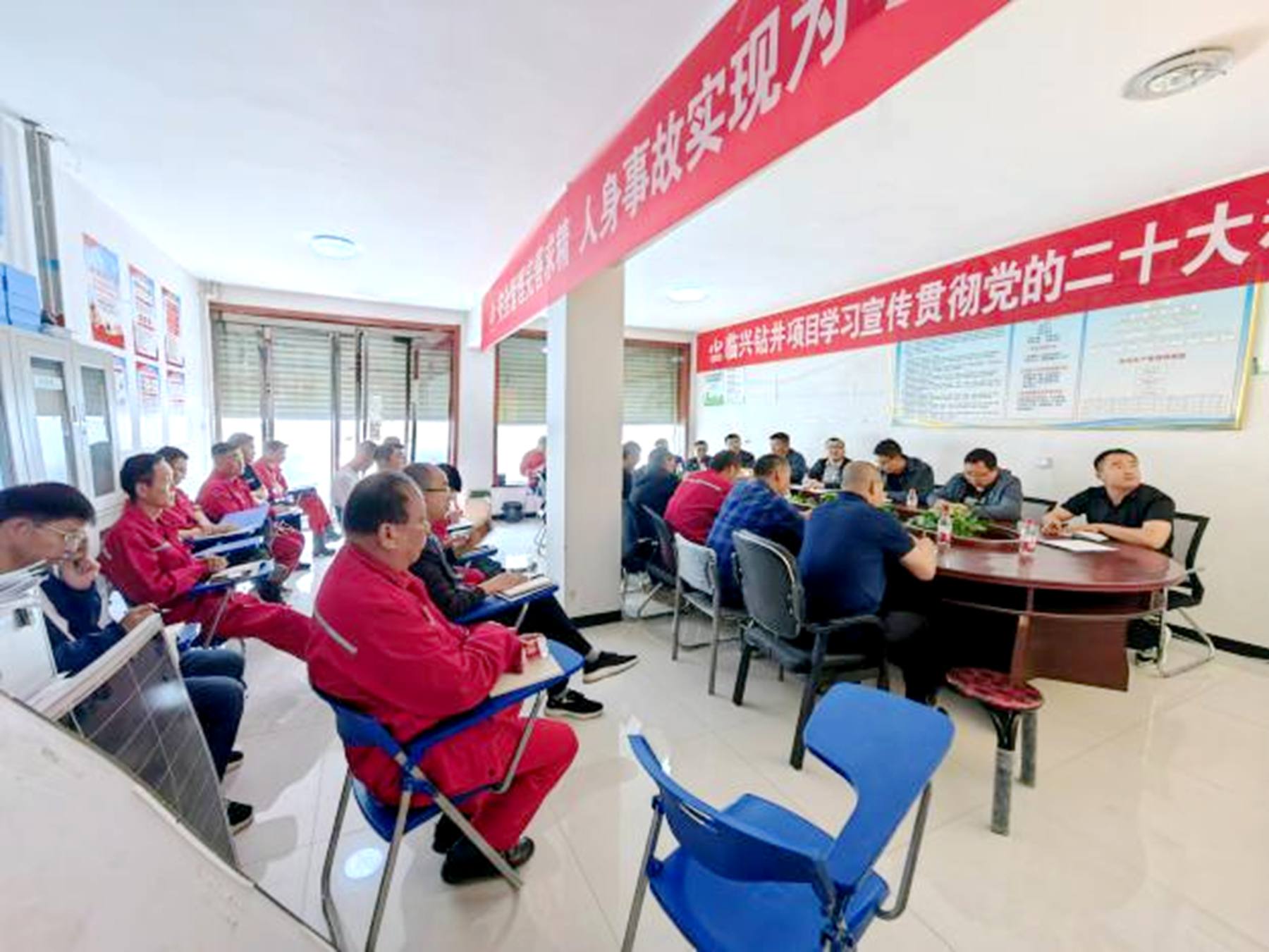 勘查院（生態(tài)公司）黨支部組織開展黨的二十大精神進(jìn)項目_副本.jpg