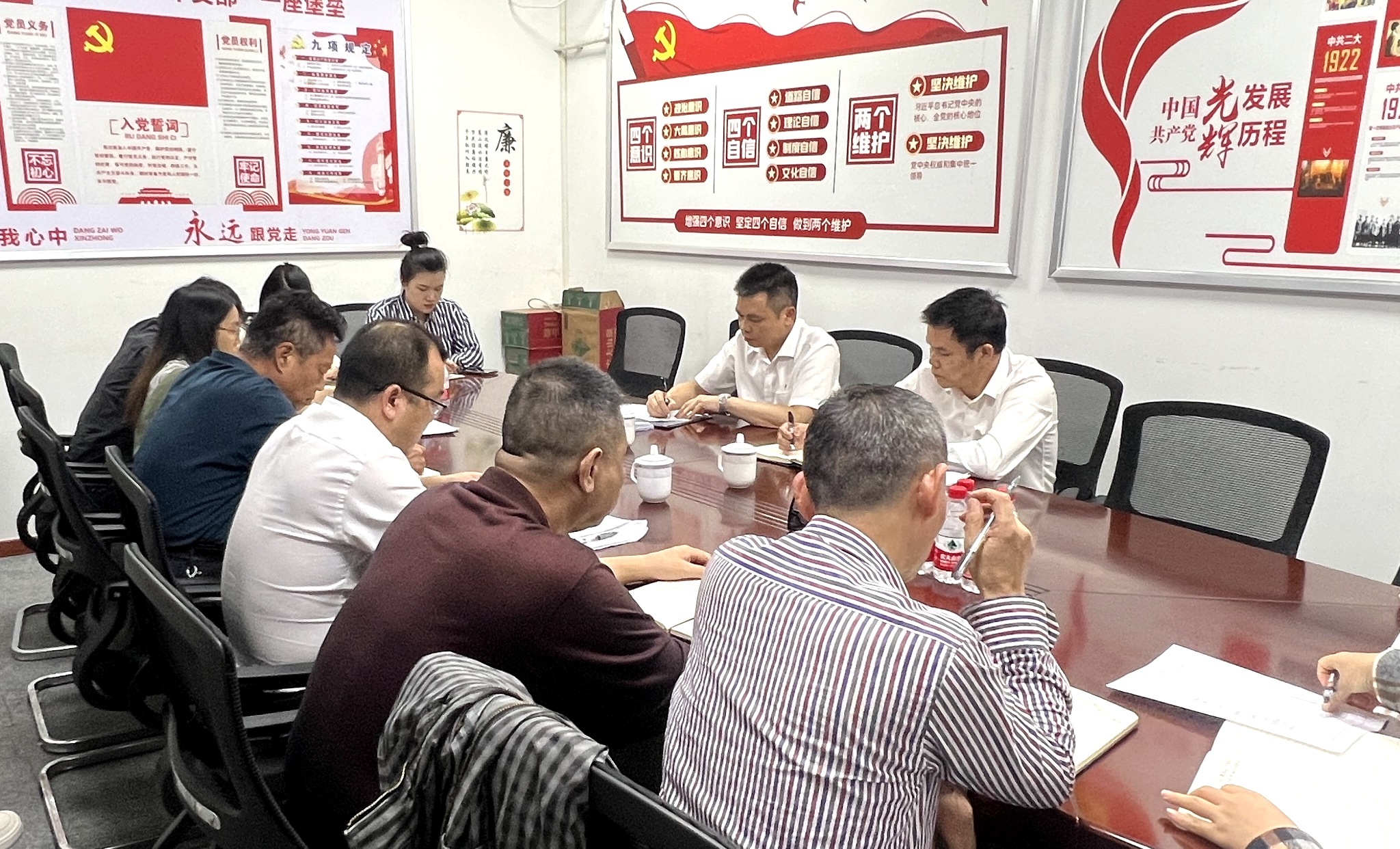 劉金森到勘查院（生態公司）黨支部開展第二批主題教育調研指導.jpg
