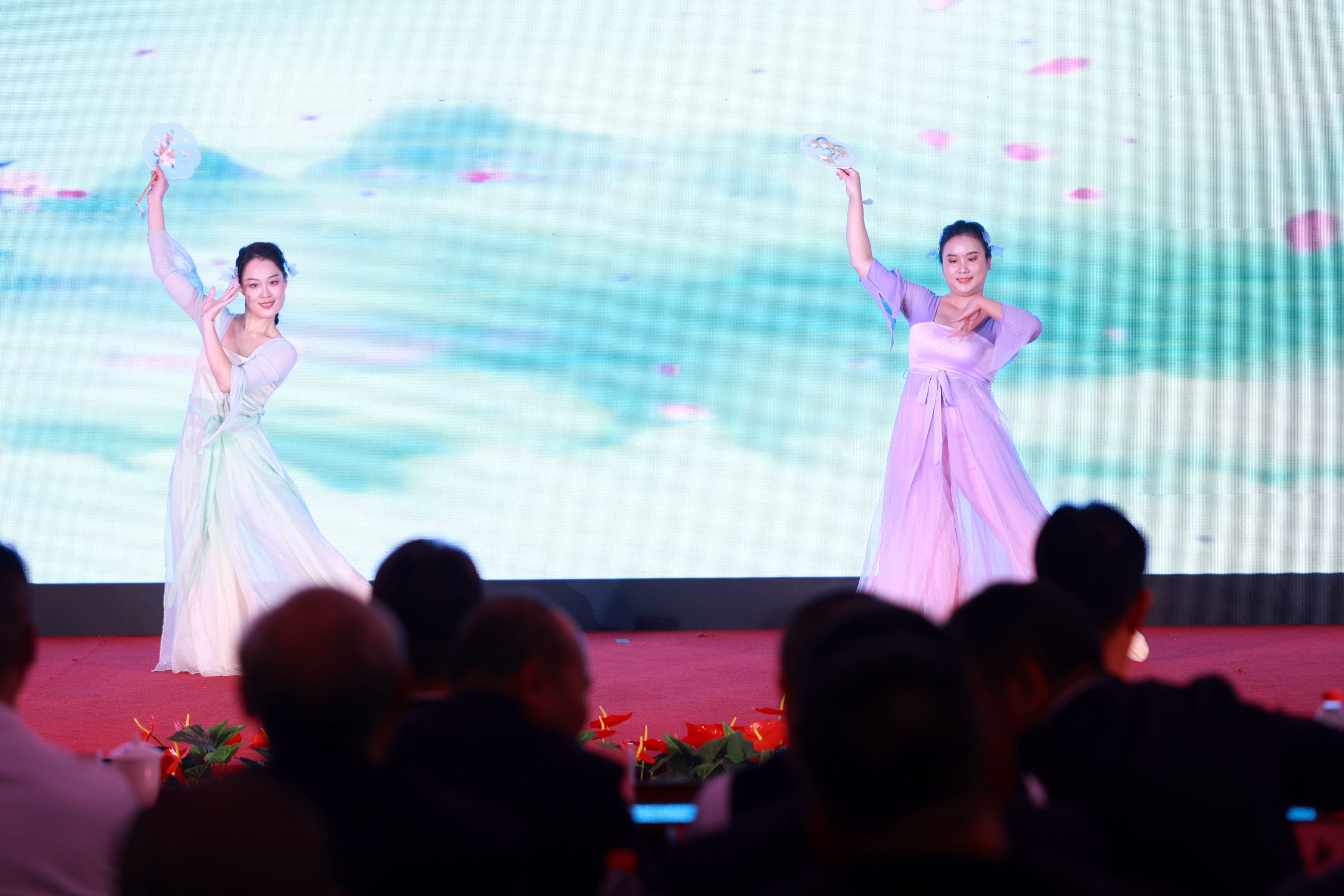 4.2.珠海分公司雙人舞《同簪》.jpg
