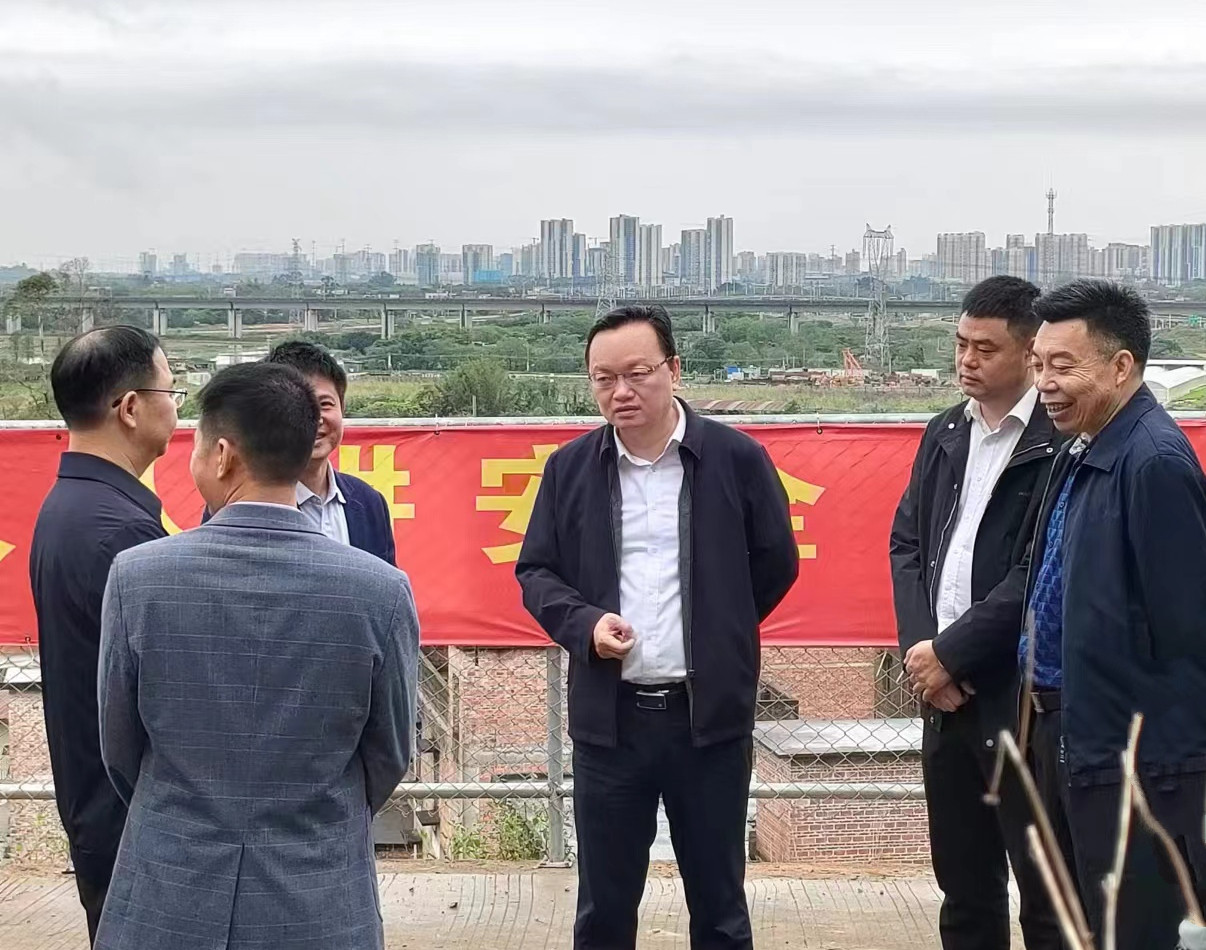 清遠市副市長邱澤軍到二0一隊項目調(diào)研.jpg