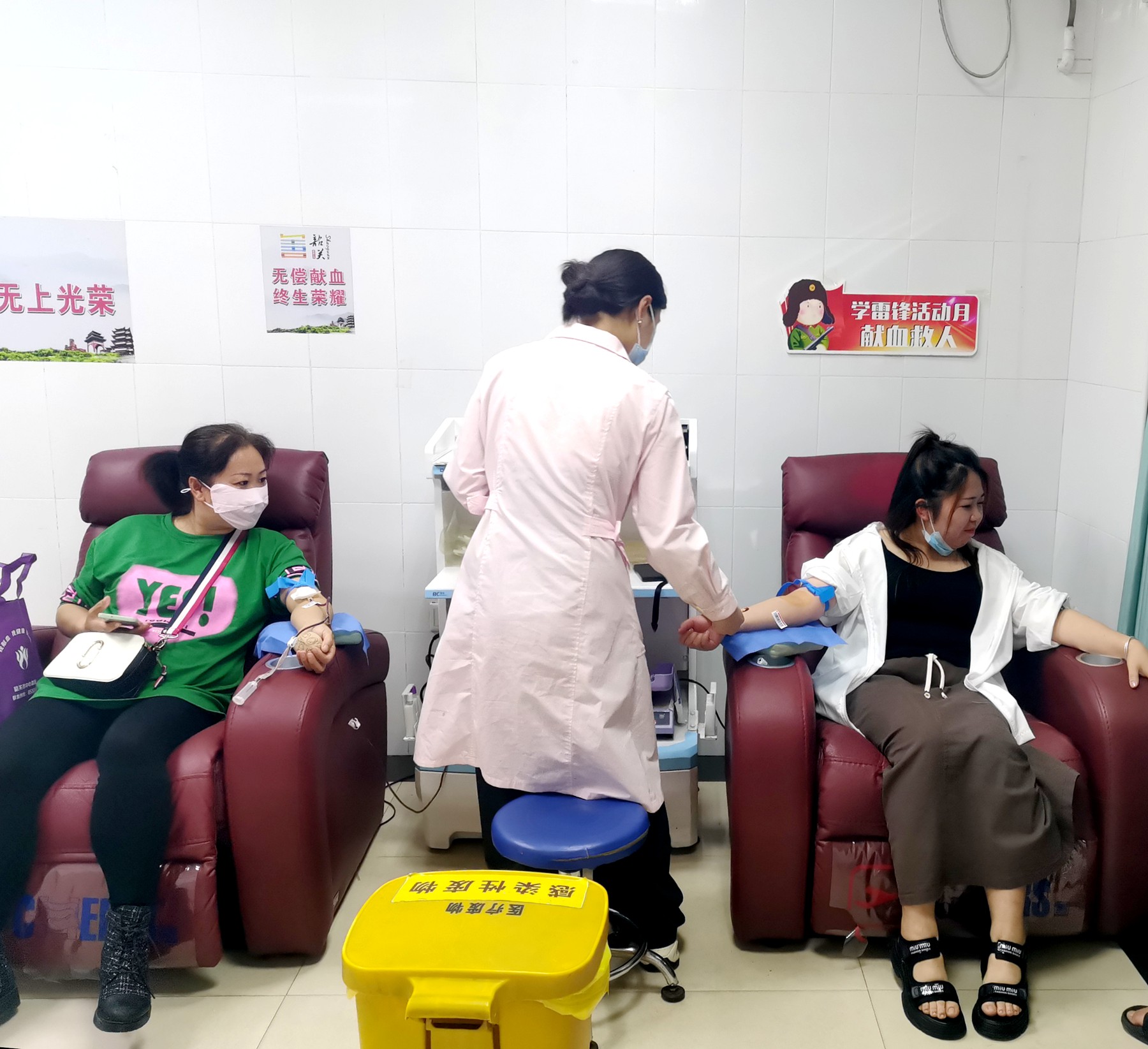 無償獻血 拯救生命——二〇二隊黨委韶關(guān)基地管理中心黨支部危急時刻顯擔(dān)當(dāng)1.jpg