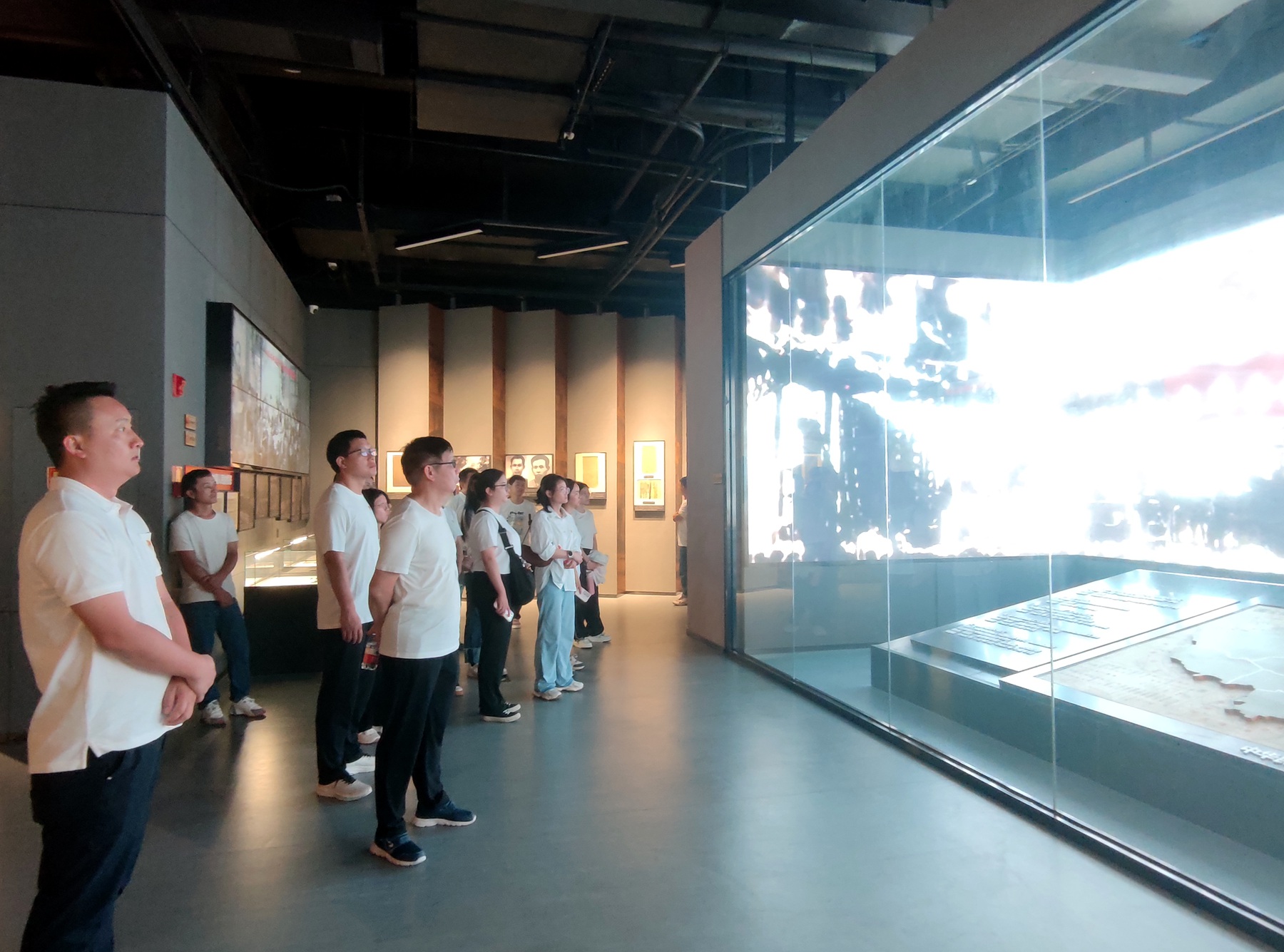 珠海分公司黨支部開展黨建帶團建主題黨日活動1.jpg