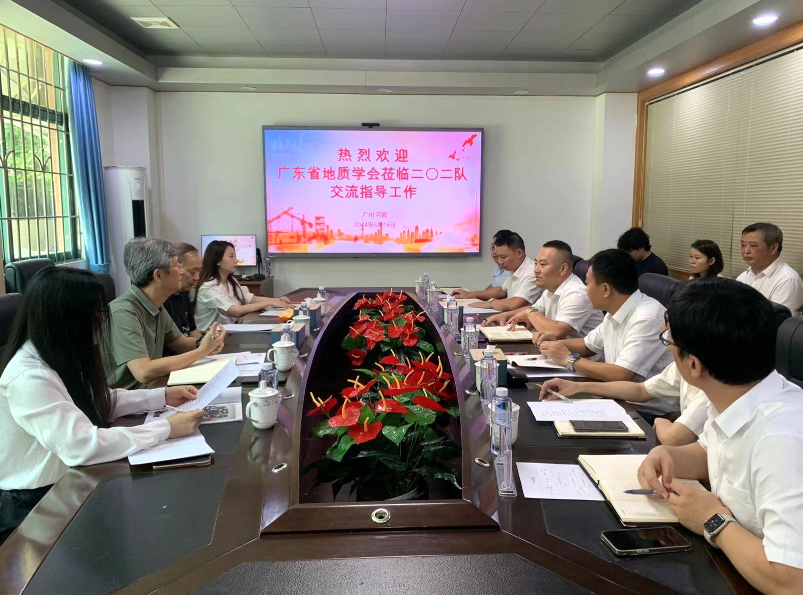 廣東省地質(zhì)學(xué)會(huì)秘書(shū)長(zhǎng)林希強(qiáng)一行到二〇二隊(duì)交流指導(dǎo)工作1_副本.jpg