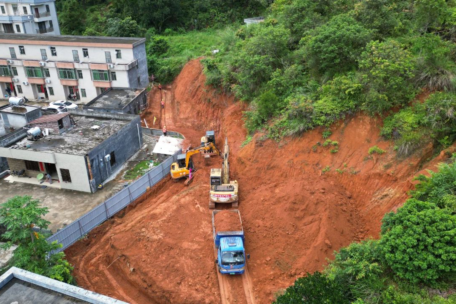 中煤江南信宜市地質災害治理項目部臨時黨支部揭牌1.jpg