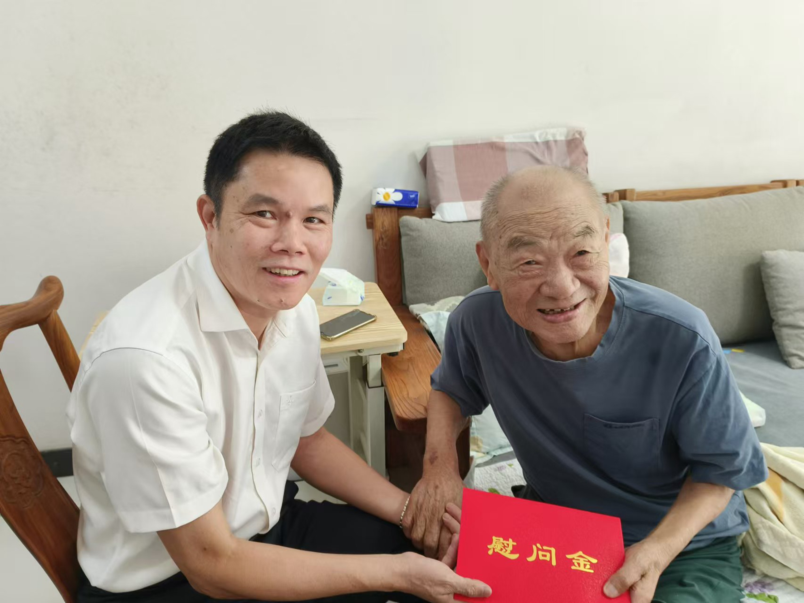 02.劉局慰問2.jpg