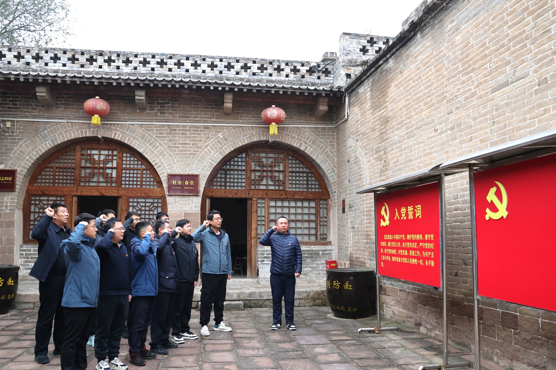 神府區(qū)塊新能源鉆井項目部臨時黨支部開展聯(lián)學(xué)聯(lián)建主題活動3.JPG
