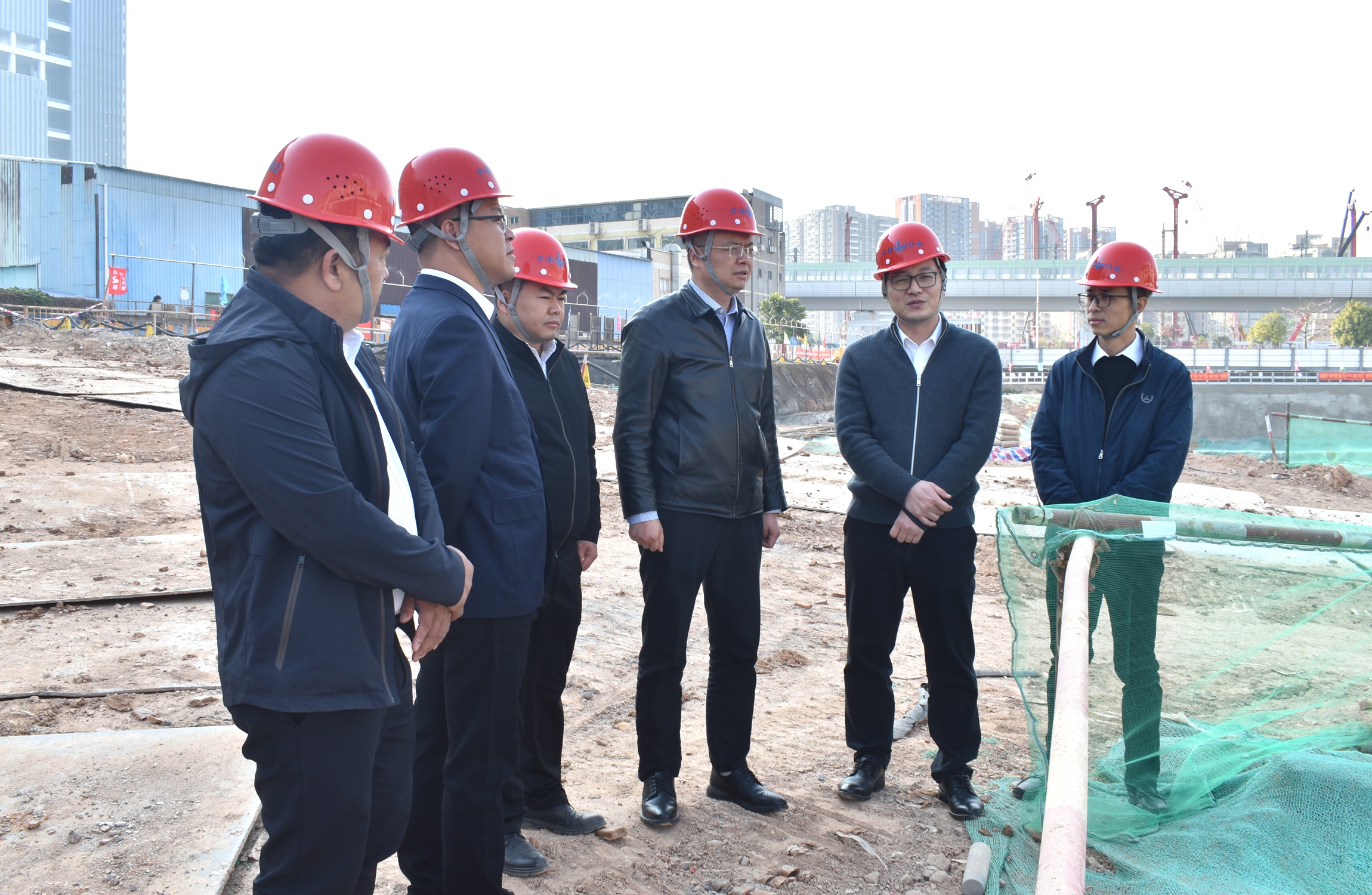 中煤江南（廣東局）領導帶隊深入基層開展平安一季度安全生產檢查并慰問項目一線員工2.jpg