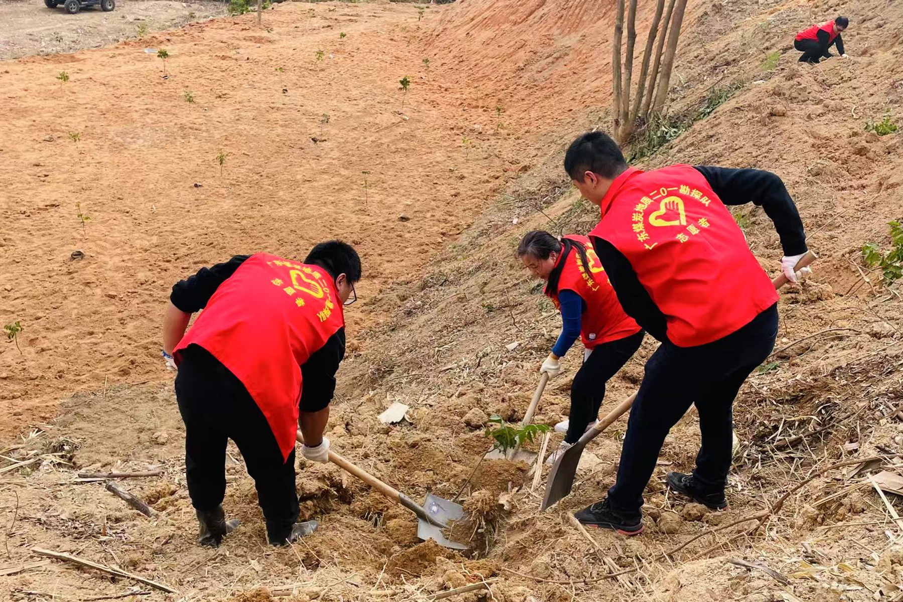 二0一隊黨委與飛來峽鎮清華社區黨總支開展聯建共建活動4.jpg