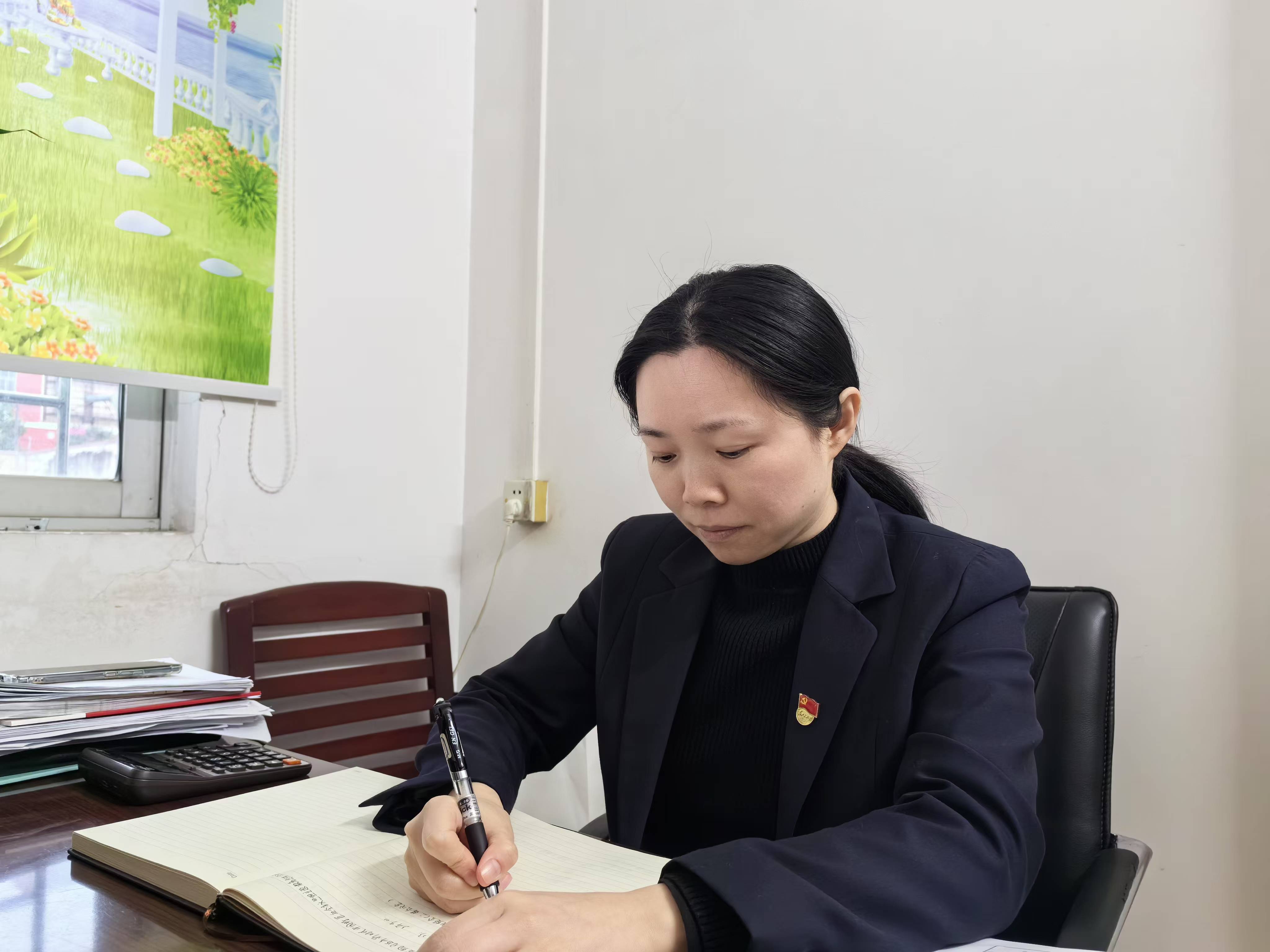 8.梁冰.jpg