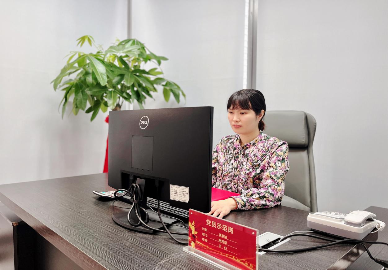 【身邊的榜樣】平凡崗位求卓越  財(cái)務(wù)管理譜華章——記集團(tuán)公司（局）“五一勞動獎?wù)隆鲍@得者饒慧瑜